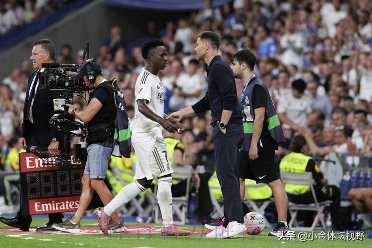 皇马34岁战神索要贝尔级顶薪 佛爷:你得降薪20%